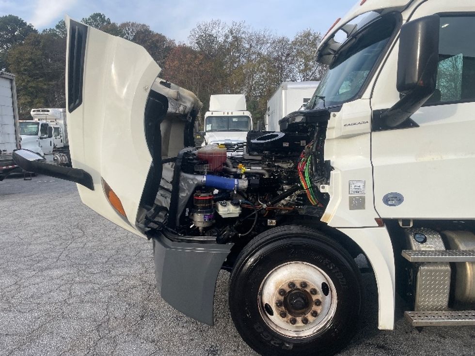 Day Cab Tractor-Heavy Duty Tractors-Freightliner-2019-T12664ST-Forest Park-GA-350,000\n\t\tmiles-$ 47,750 - Image 16