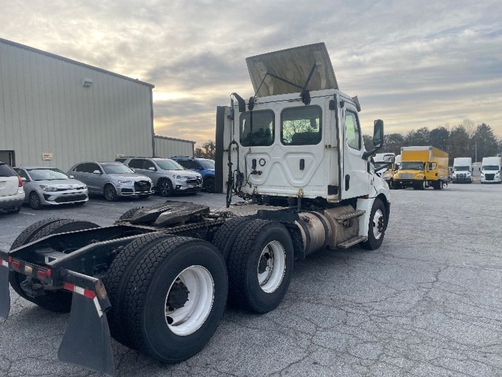 Day Cab Tractor-Heavy Duty Tractors-Freightliner-2019-T12664ST-Forest Park-GA-350,000\n\t\tmiles-$ 47,750 - Image 7