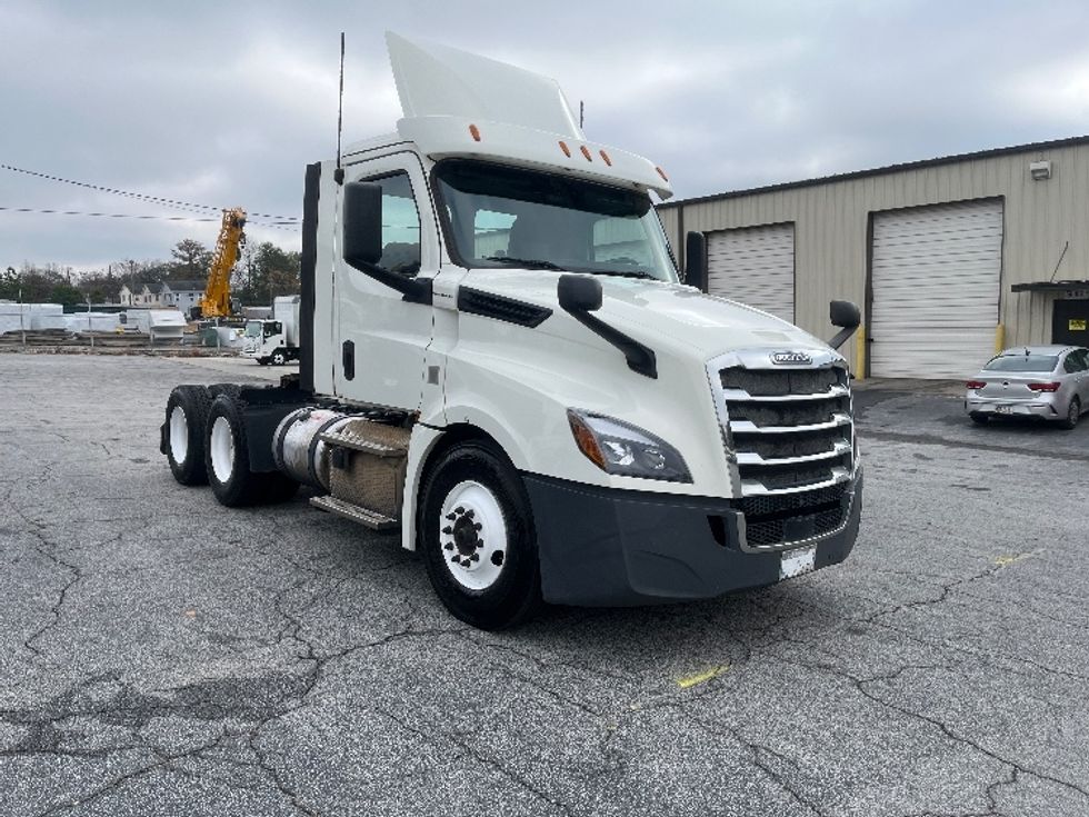Day Cab Tractor-Heavy Duty Tractors-Freightliner-2019-T12664ST-Forest Park-GA-370,050\n\t\tmiles-$ 46,750 - Image 1