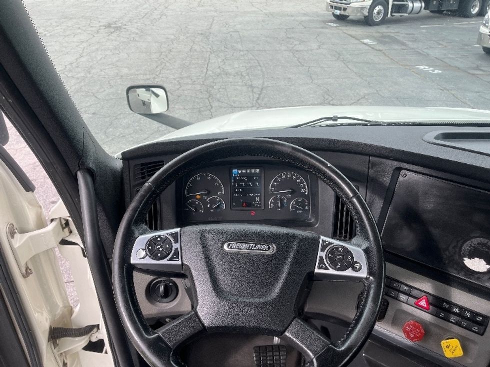 Day Cab Tractor-Heavy Duty Tractors-Freightliner-2019-T12664ST-Forest Park-GA-370,050\n\t\tmiles-$ 46,750 - Image 11