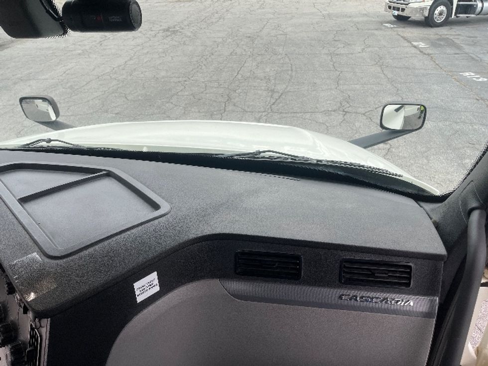 Day Cab Tractor-Heavy Duty Tractors-Freightliner-2019-T12664ST-Forest Park-GA-370,050\n\t\tmiles-$ 46,750 - Image 13