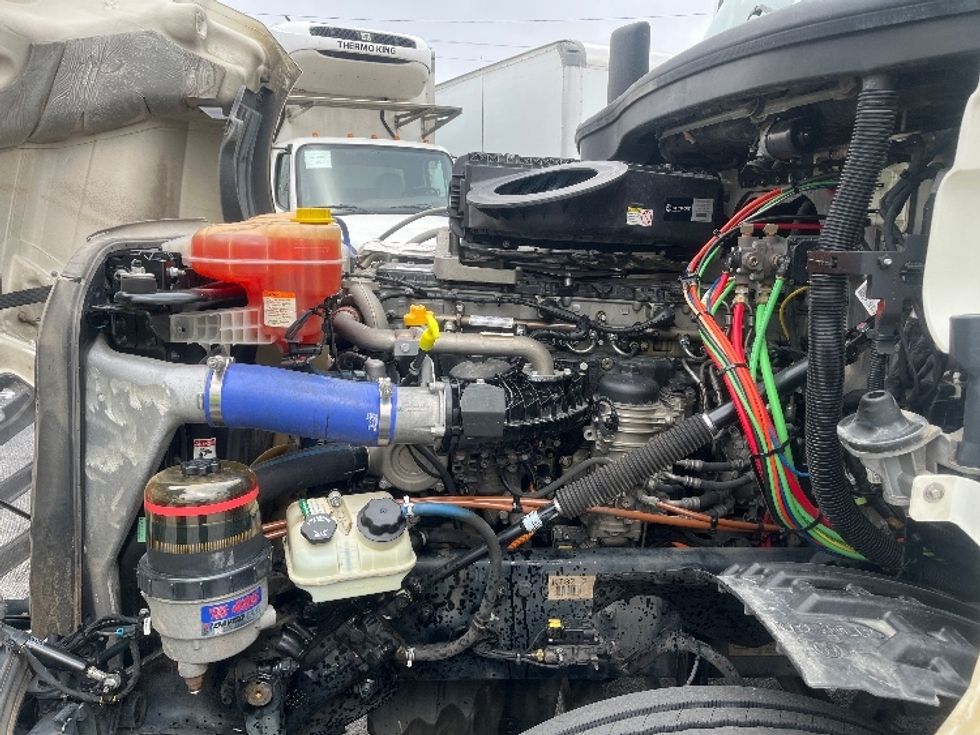 Day Cab Tractor-Heavy Duty Tractors-Freightliner-2019-T12664ST-Forest Park-GA-370,050\n\t\tmiles-$ 46,750 - Image 16