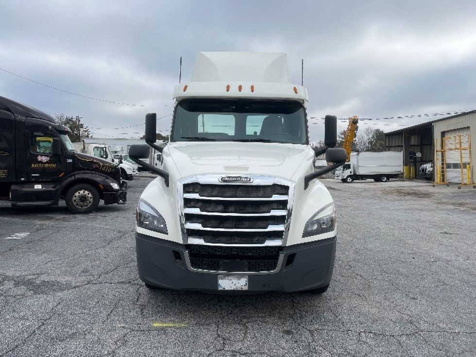 Day Cab Tractor-Heavy Duty Tractors-Freightliner-2019-T12664ST-Forest Park-GA-370,050\n\t\tmiles-$ 46,750 - Image 2