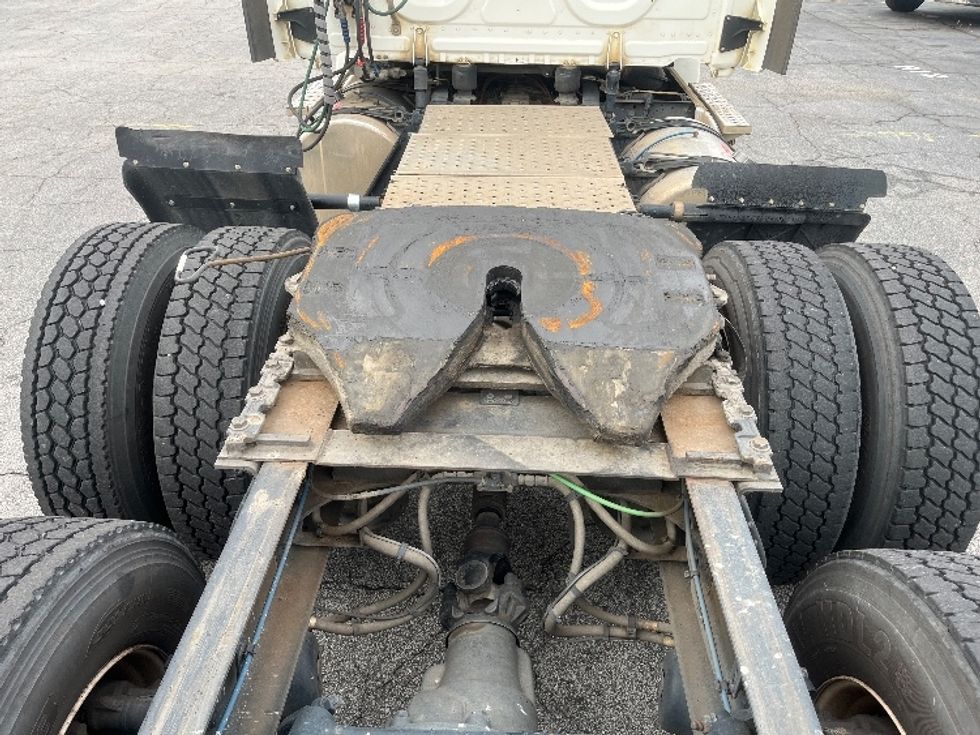 Day Cab Tractor-Heavy Duty Tractors-Freightliner-2019-T12664ST-Forest Park-GA-370,050\n\t\tmiles-$ 46,750 - Image 6