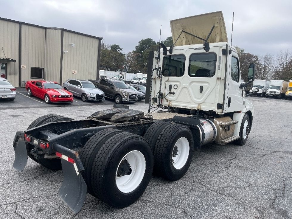 Day Cab Tractor-Heavy Duty Tractors-Freightliner-2019-T12664ST-Forest Park-GA-370,050\n\t\tmiles-$ 46,750 - Image 7