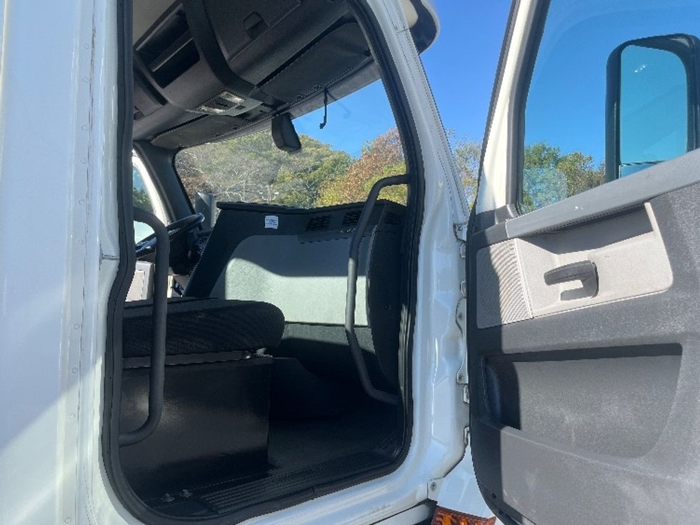 Day Cab Tractor-Heavy Duty Tractors-Freightliner-2019-T12664ST-Forest Park-GA-403,846\n\t\tmiles-$ 44,750 - Image 12