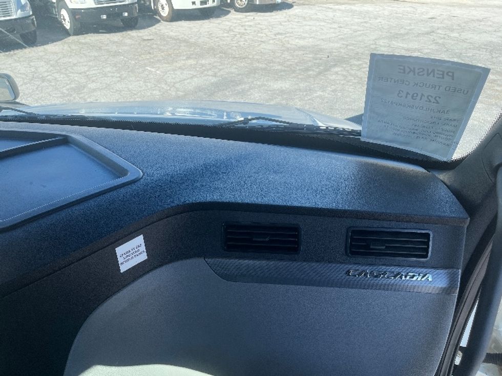 Day Cab Tractor-Heavy Duty Tractors-Freightliner-2019-T12664ST-Forest Park-GA-403,846\n\t\tmiles-$ 44,750 - Image 13