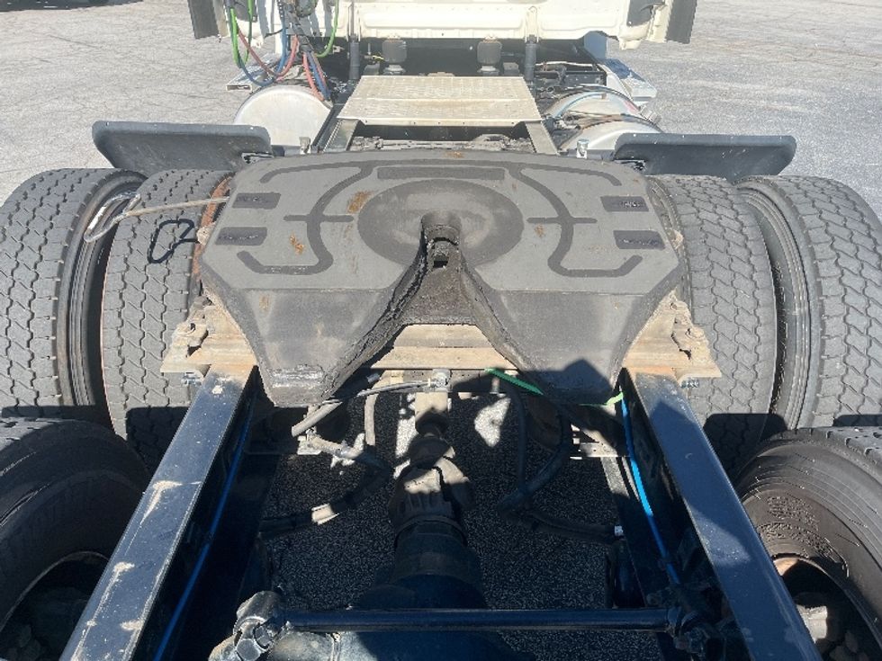 Day Cab Tractor-Heavy Duty Tractors-Freightliner-2019-T12664ST-Forest Park-GA-403,846\n\t\tmiles-$ 44,750 - Image 6