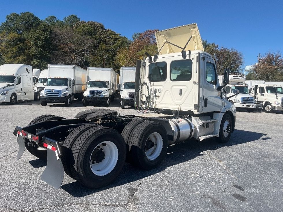Day Cab Tractor-Heavy Duty Tractors-Freightliner-2019-T12664ST-Forest Park-GA-403,846\n\t\tmiles-$ 44,750 - Image 7