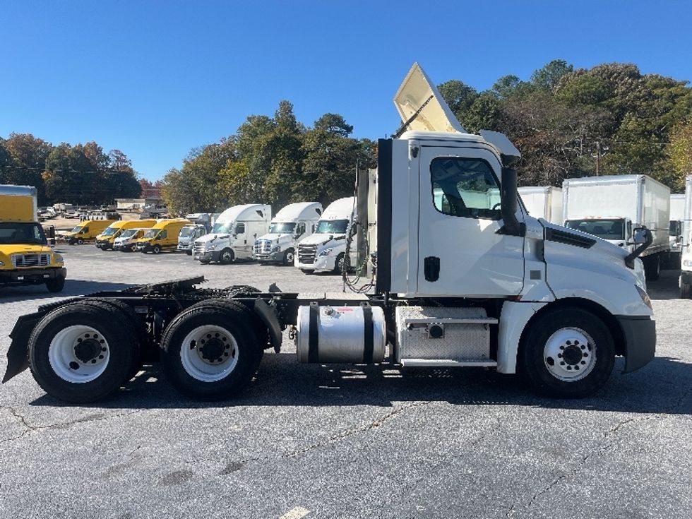 Day Cab Tractor-Heavy Duty Tractors-Freightliner-2019-T12664ST-Forest Park-GA-403,846\n\t\tmiles-$ 44,750 - Image 8