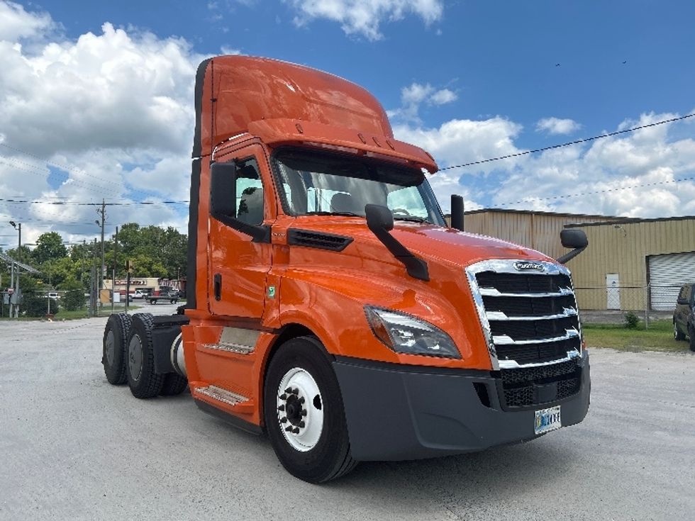 Day Cab Tractor-Heavy Duty Tractors-Freightliner-2019-T12664ST-Forest Park-GA-445,062\n\t\tmiles-$ 38,250 - Image 1