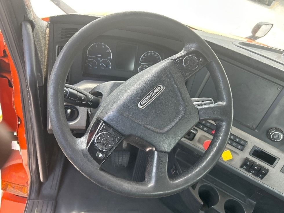 Day Cab Tractor-Heavy Duty Tractors-Freightliner-2019-T12664ST-Forest Park-GA-445,062\n\t\tmiles-$ 38,250 - Image 11