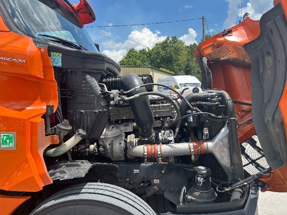 Day Cab Tractor-Heavy Duty Tractors-Freightliner-2019-T12664ST-Forest Park-GA-445,062\n\t\tmiles-$ 38,250 - Image 15
