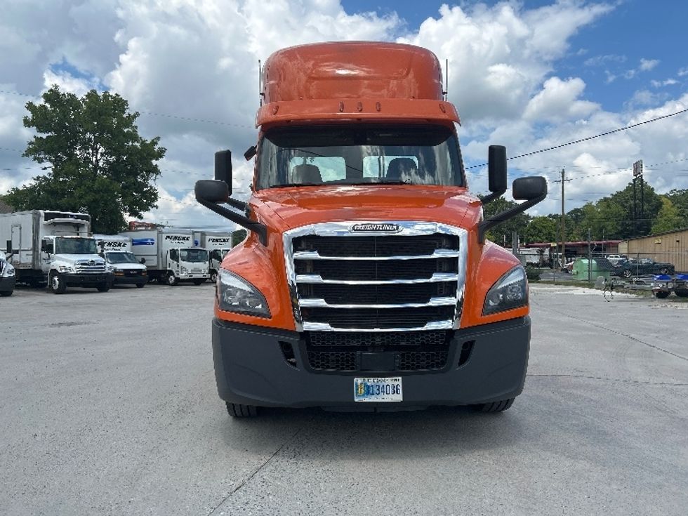 Day Cab Tractor-Heavy Duty Tractors-Freightliner-2019-T12664ST-Forest Park-GA-445,062\n\t\tmiles-$ 38,250 - Image 2
