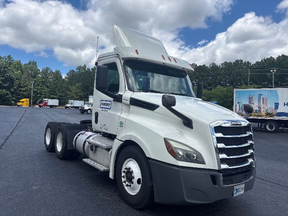 Day Cab Tractor-Heavy Duty Tractors-Freightliner-2019-T12664ST-Forest Park-GA-462,136\n\t\tmiles-$ 38,250 - Image 1