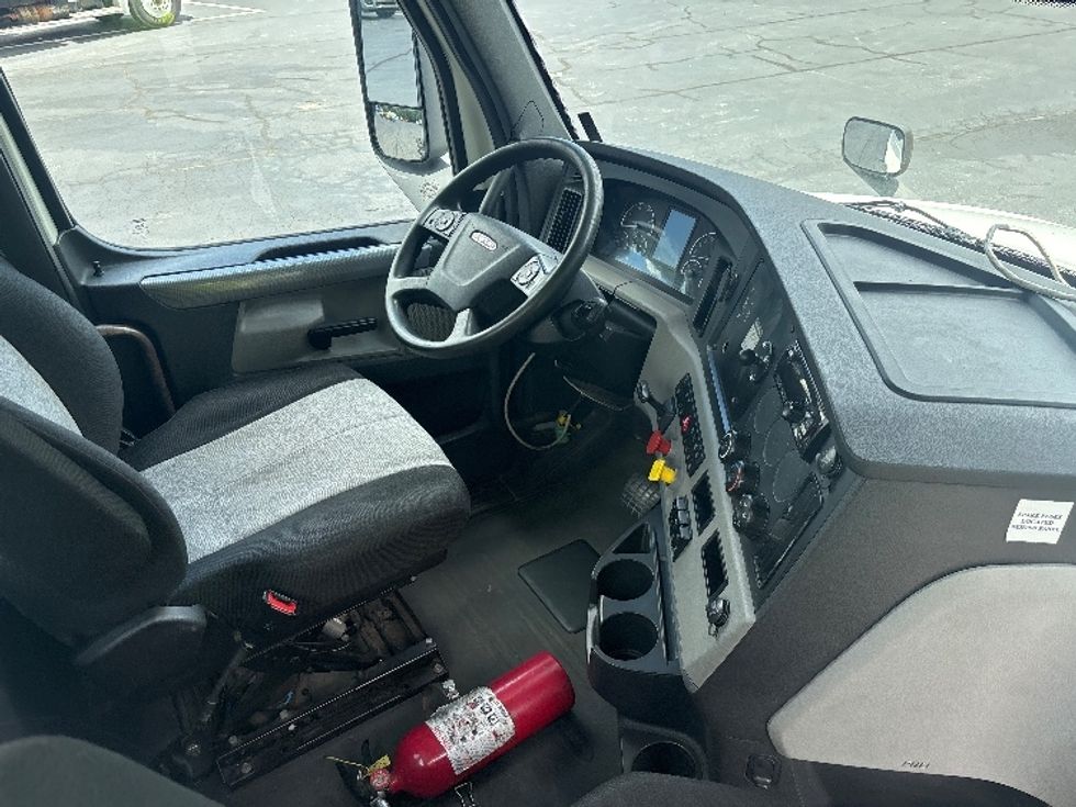 Day Cab Tractor-Heavy Duty Tractors-Freightliner-2019-T12664ST-Forest Park-GA-462,136\n\t\tmiles-$ 38,250 - Image 14