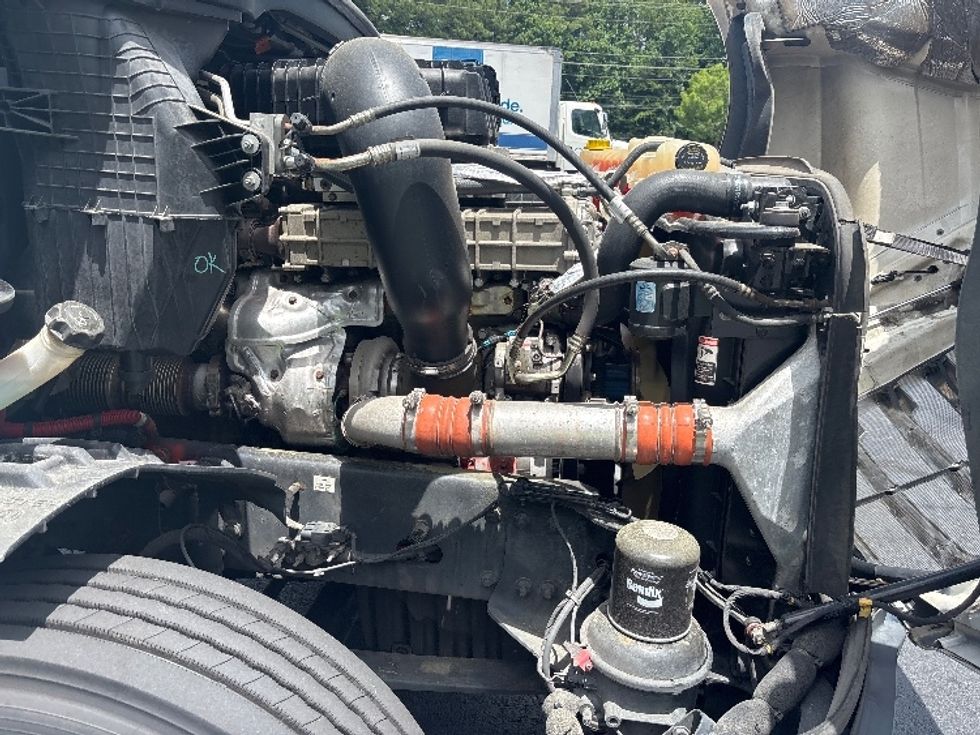 Day Cab Tractor-Heavy Duty Tractors-Freightliner-2019-T12664ST-Forest Park-GA-462,136\n\t\tmiles-$ 38,250 - Image 15