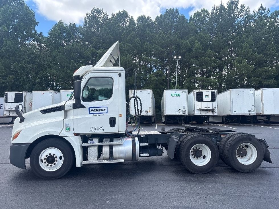Day Cab Tractor-Heavy Duty Tractors-Freightliner-2019-T12664ST-Forest Park-GA-462,136\n\t\tmiles-$ 38,250 - Image 4