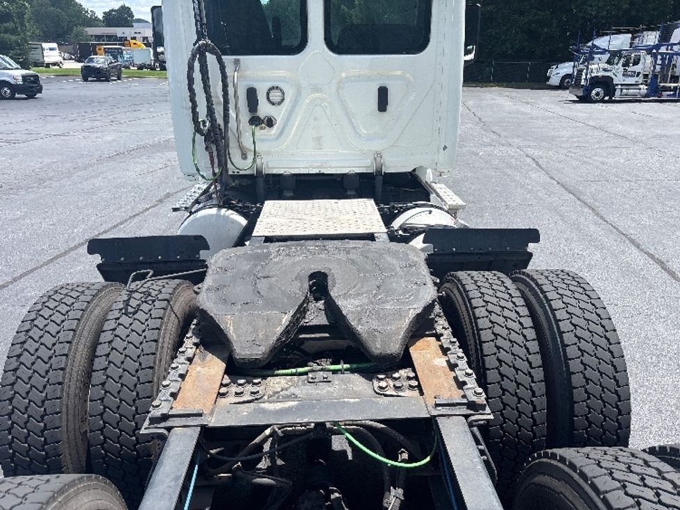 Day Cab Tractor-Heavy Duty Tractors-Freightliner-2019-T12664ST-Forest Park-GA-462,136\n\t\tmiles-$ 38,250 - Image 6