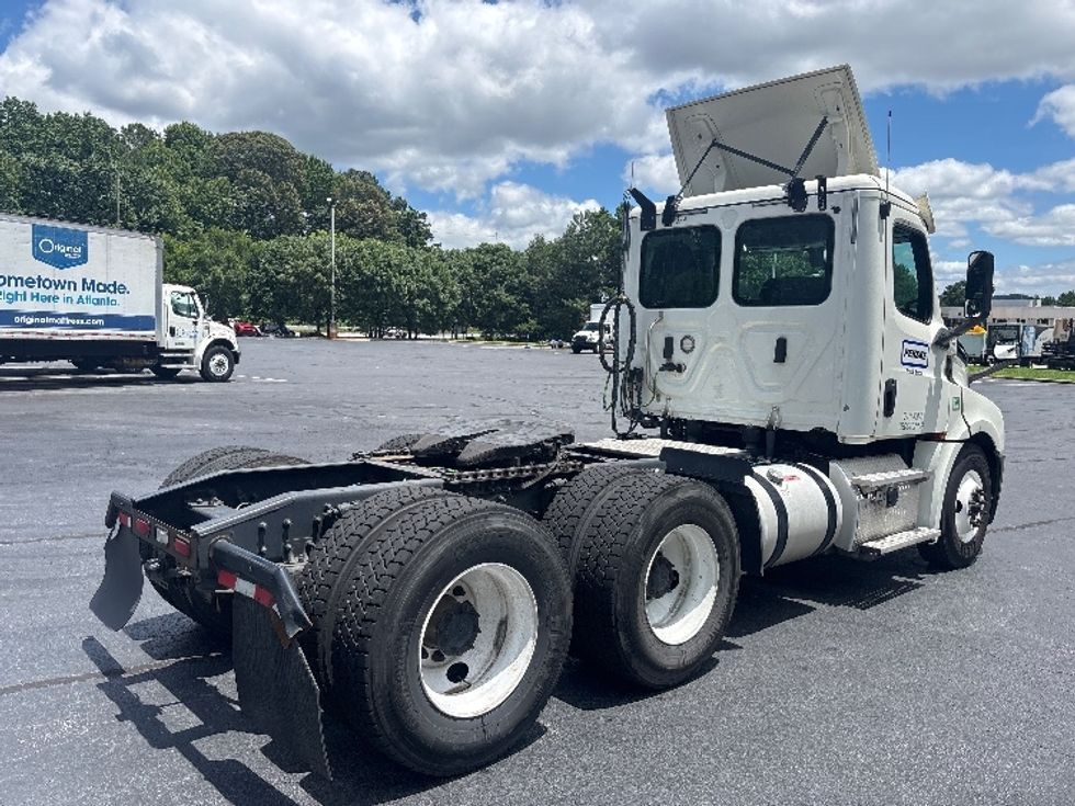 Day Cab Tractor-Heavy Duty Tractors-Freightliner-2019-T12664ST-Forest Park-GA-462,136\n\t\tmiles-$ 38,250 - Image 7
