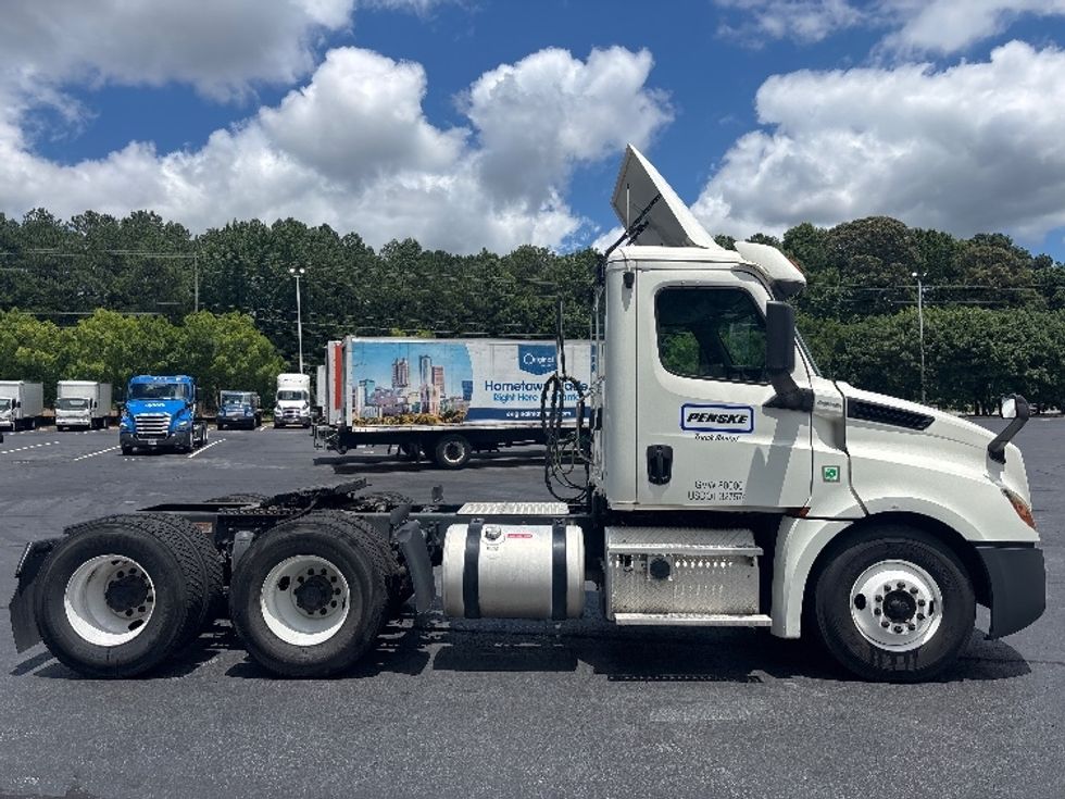 Day Cab Tractor-Heavy Duty Tractors-Freightliner-2019-T12664ST-Forest Park-GA-462,136\n\t\tmiles-$ 38,250 - Image 8
