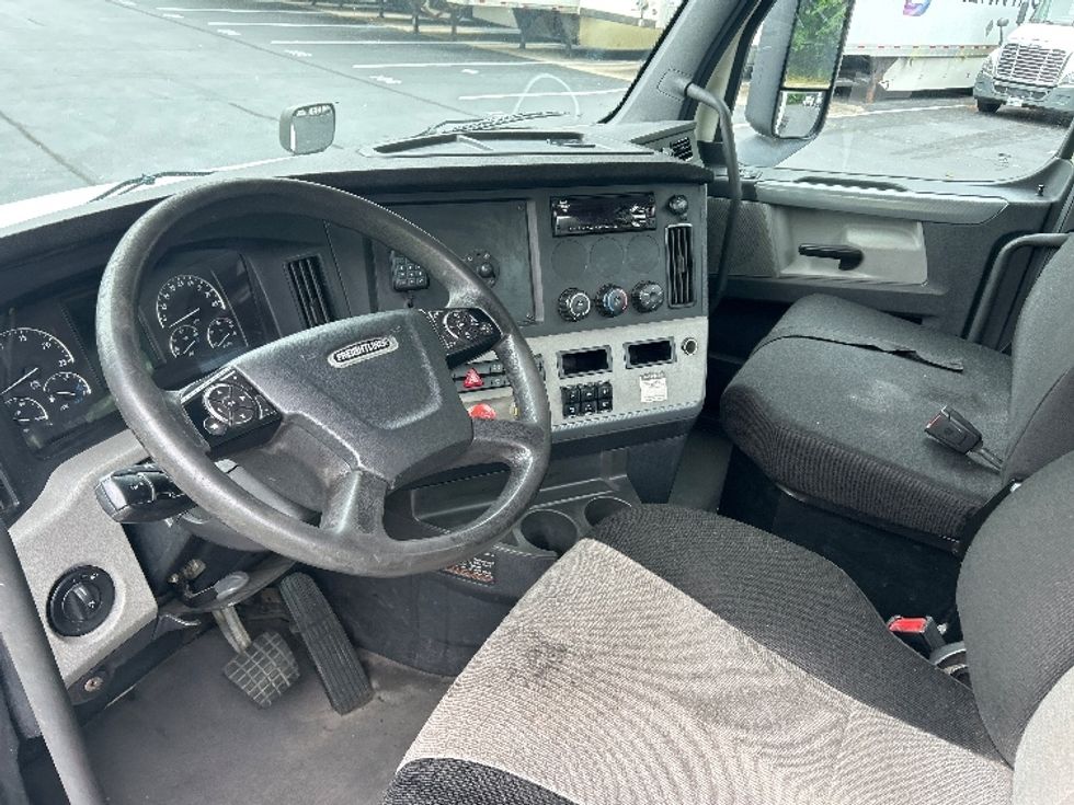 Day Cab Tractor-Heavy Duty Tractors-Freightliner-2019-T12664ST-Forest Park-GA-476,702\n\t\tmiles-$ 36,250 - Image 10