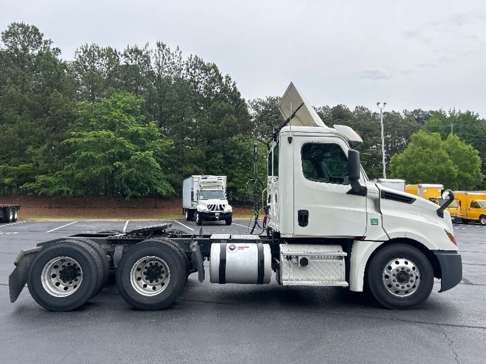 Day Cab Tractor-Heavy Duty Tractors-Freightliner-2019-T12664ST-Forest Park-GA-476,702\n\t\tmiles-$ 36,250 - Image 8