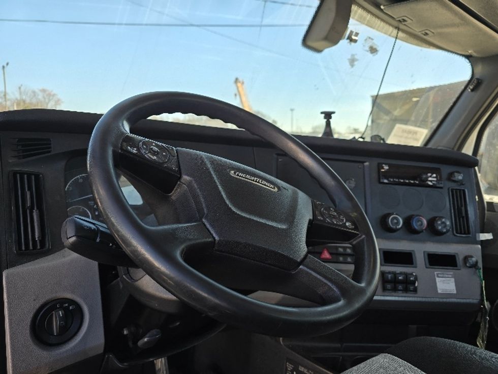 Day Cab Tractor-Heavy Duty Tractors-Freightliner-2019-T12664ST-Forest Park-GA-478,971\n\t\tmiles-$ 48,500 - Image 10