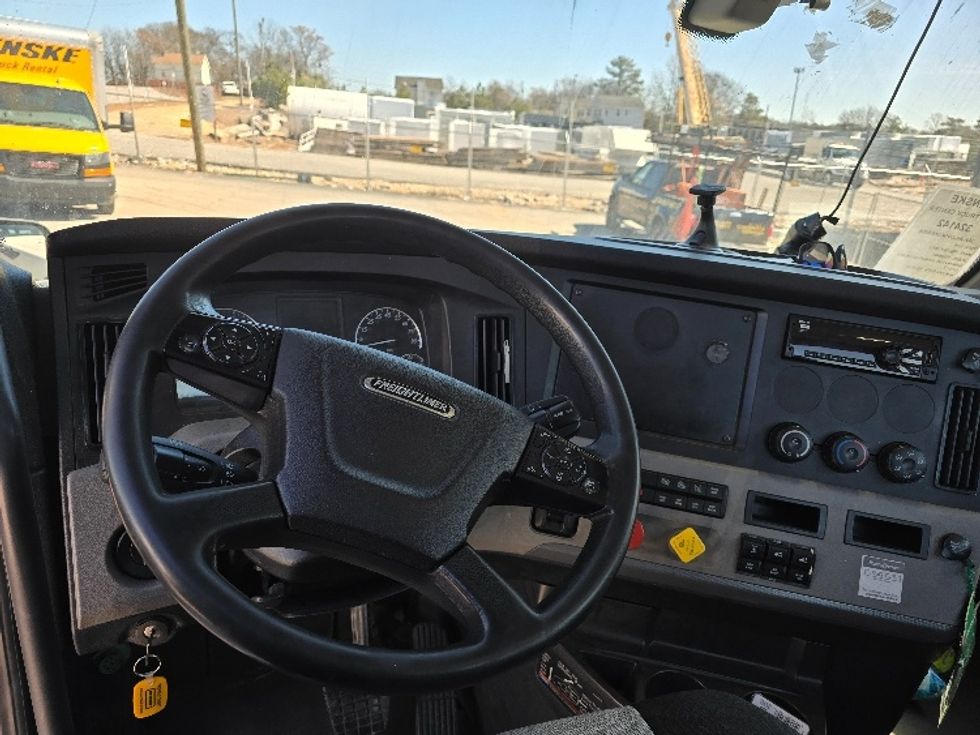 Day Cab Tractor-Heavy Duty Tractors-Freightliner-2019-T12664ST-Forest Park-GA-478,971\n\t\tmiles-$ 48,500 - Image 11