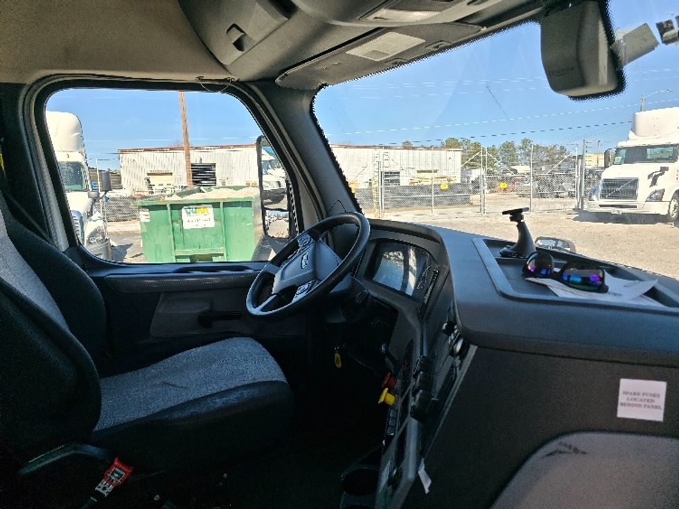 Day Cab Tractor-Heavy Duty Tractors-Freightliner-2019-T12664ST-Forest Park-GA-478,971\n\t\tmiles-$ 48,500 - Image 14