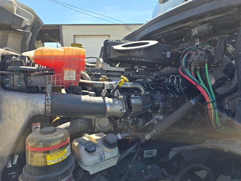 Day Cab Tractor-Heavy Duty Tractors-Freightliner-2019-T12664ST-Forest Park-GA-478,971\n\t\tmiles-$ 48,500 - Image 16