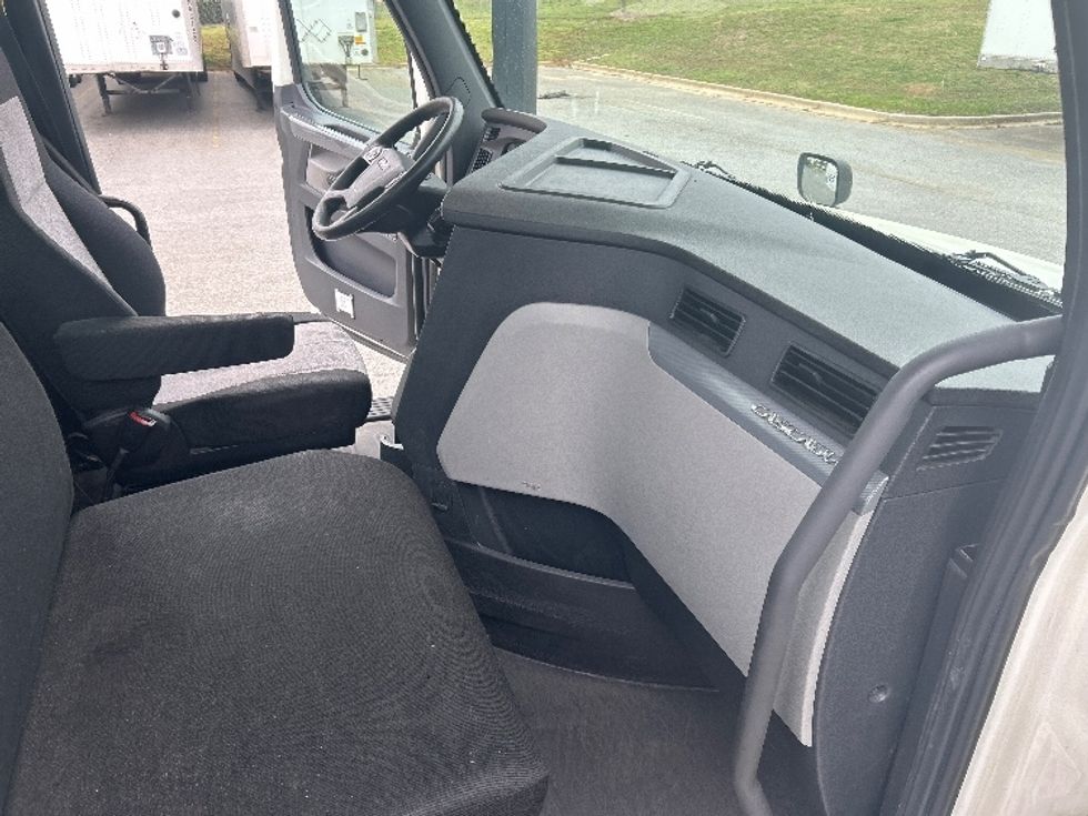 Day Cab Tractor-Heavy Duty Tractors-Freightliner-2019-T12664ST-Forest Park-GA-496,407\n\t\tmiles-$ 36,500 - Image 14