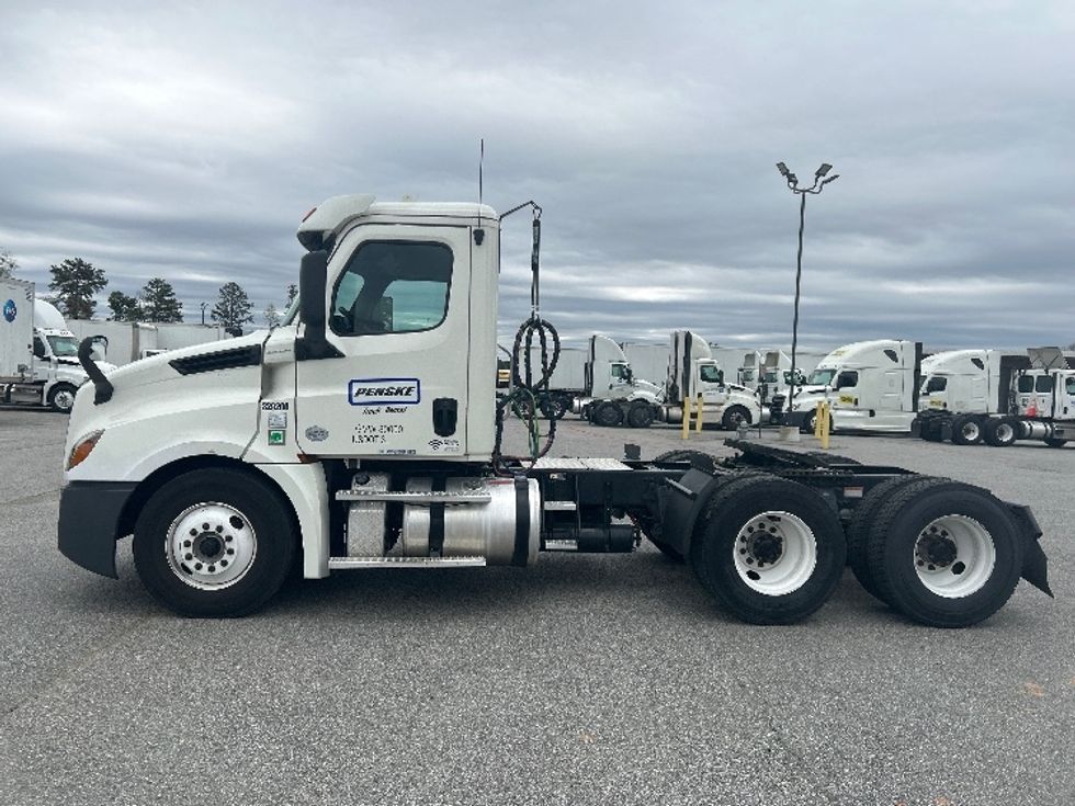 Day Cab Tractor-Heavy Duty Tractors-Freightliner-2019-T12664ST-Forest Park-GA-496,407\n\t\tmiles-$ 36,500 - Image 4