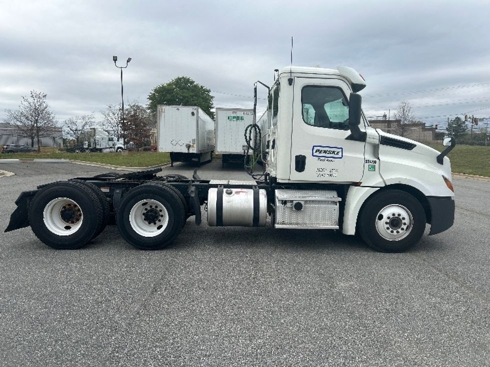 Day Cab Tractor-Heavy Duty Tractors-Freightliner-2019-T12664ST-Forest Park-GA-496,407\n\t\tmiles-$ 36,500 - Image 8