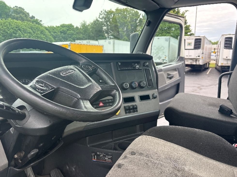 Day Cab Tractor-Heavy Duty Tractors-Freightliner-2019-T12664ST-Forest Park-GA-509,533\n\t\tmiles-$ 36,000 - Image 10