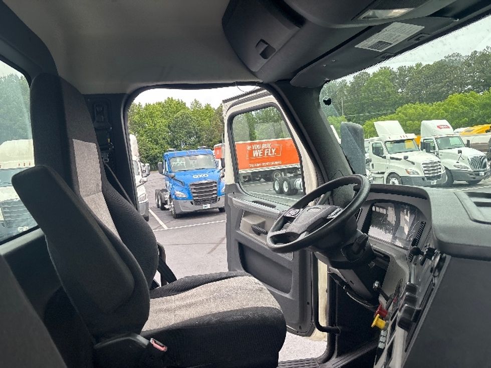 Day Cab Tractor-Heavy Duty Tractors-Freightliner-2019-T12664ST-Forest Park-GA-509,533\n\t\tmiles-$ 36,000 - Image 14