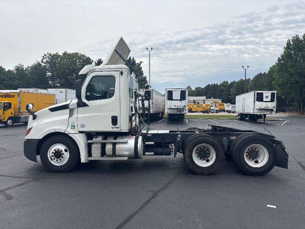 Day Cab Tractor-Heavy Duty Tractors-Freightliner-2019-T12664ST-Forest Park-GA-509,533\n\t\tmiles-$ 36,000 - Image 4