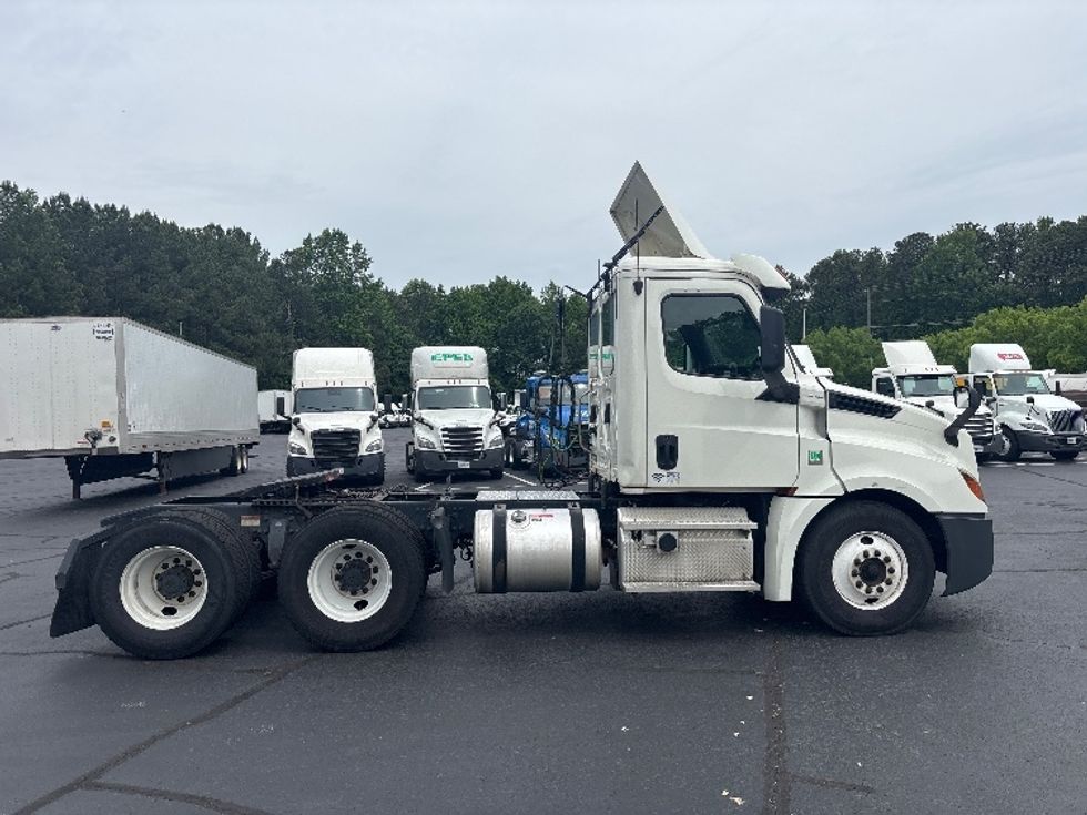 Day Cab Tractor-Heavy Duty Tractors-Freightliner-2019-T12664ST-Forest Park-GA-509,533\n\t\tmiles-$ 36,000 - Image 8