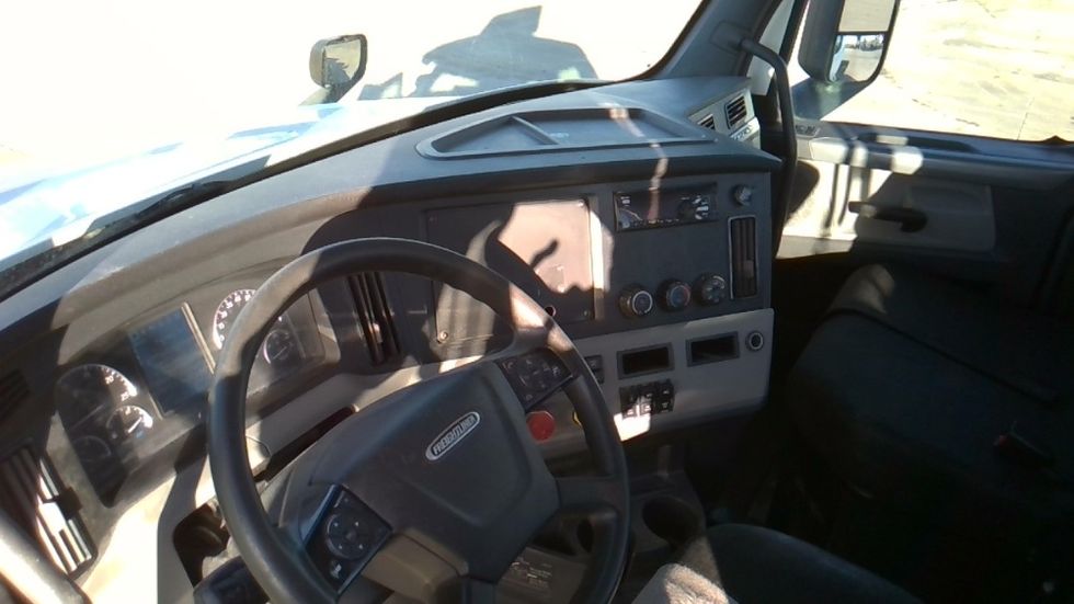 Day Cab Tractor-Heavy Duty Tractors-Freightliner-2019-T12664ST-Forrest City-AR-357,906\n\t\tmiles-$ 48,750 - Image 10