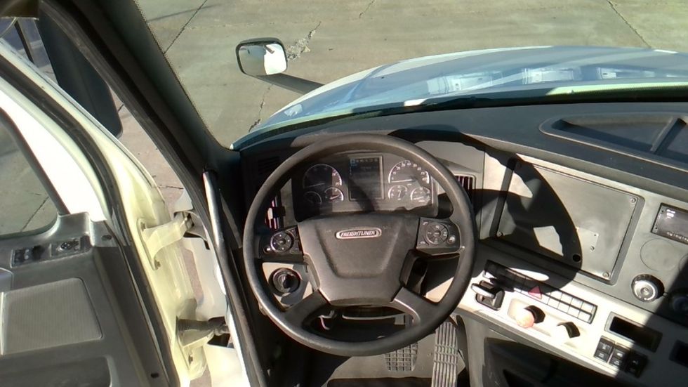 Day Cab Tractor-Heavy Duty Tractors-Freightliner-2019-T12664ST-Forrest City-AR-357,906\n\t\tmiles-$ 48,750 - Image 11