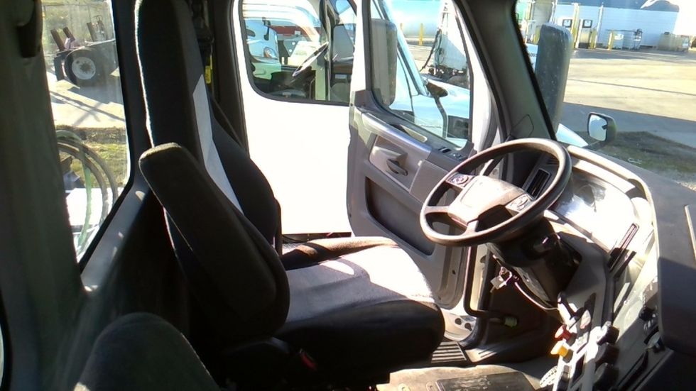 Day Cab Tractor-Heavy Duty Tractors-Freightliner-2019-T12664ST-Forrest City-AR-357,906\n\t\tmiles-$ 48,750 - Image 14