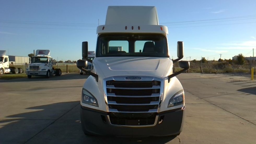 Day Cab Tractor-Heavy Duty Tractors-Freightliner-2019-T12664ST-Forrest City-AR-357,906\n\t\tmiles-$ 48,750 - Image 2