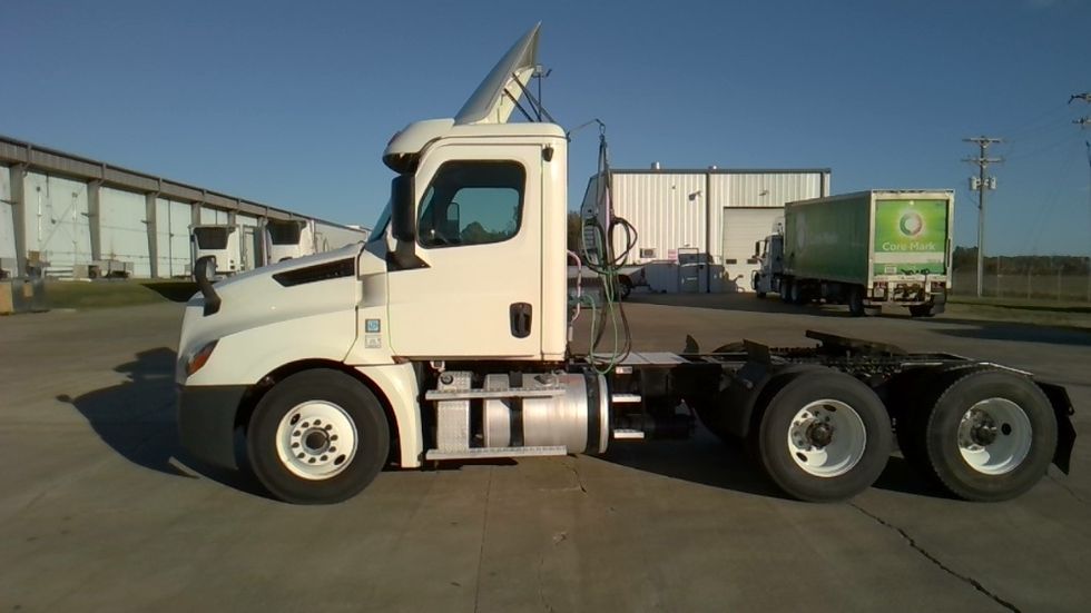 Day Cab Tractor-Heavy Duty Tractors-Freightliner-2019-T12664ST-Forrest City-AR-357,906\n\t\tmiles-$ 48,750 - Image 4