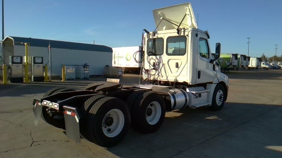 Day Cab Tractor-Heavy Duty Tractors-Freightliner-2019-T12664ST-Forrest City-AR-357,906\n\t\tmiles-$ 48,750 - Image 7