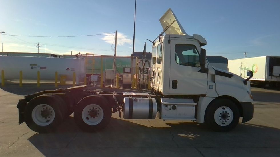 Day Cab Tractor-Heavy Duty Tractors-Freightliner-2019-T12664ST-Forrest City-AR-357,906\n\t\tmiles-$ 48,750 - Image 8