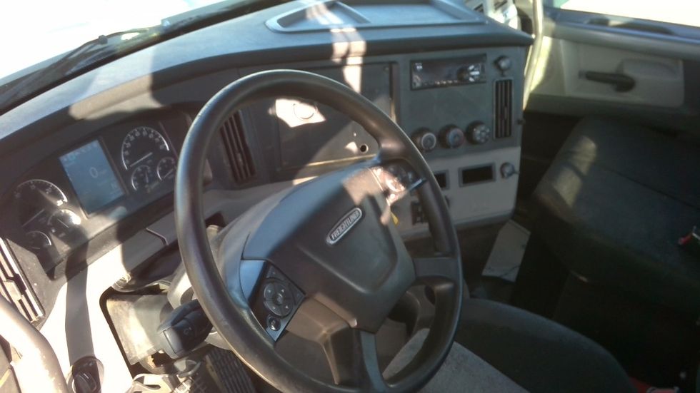 Day Cab Tractor-Heavy Duty Tractors-Freightliner-2019-T12664ST-Forrest City-AR-394,677\n\t\tmiles-$ 46,500 - Image 10