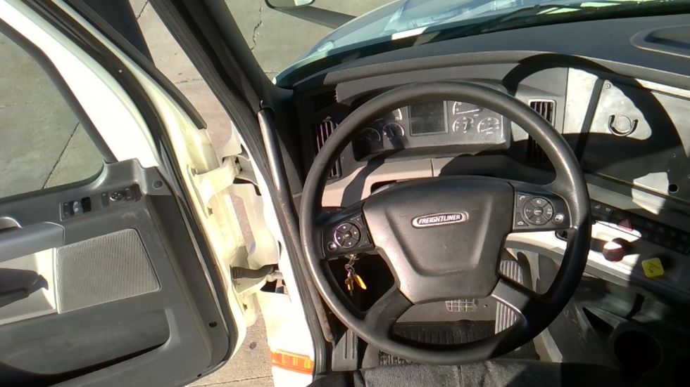 Day Cab Tractor-Heavy Duty Tractors-Freightliner-2019-T12664ST-Forrest City-AR-394,677\n\t\tmiles-$ 46,500 - Image 11