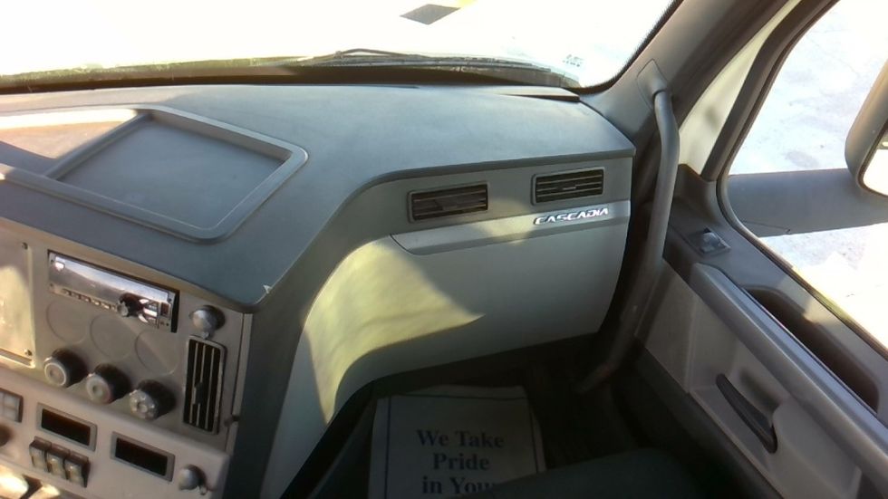 Day Cab Tractor-Heavy Duty Tractors-Freightliner-2019-T12664ST-Forrest City-AR-394,677\n\t\tmiles-$ 46,500 - Image 13