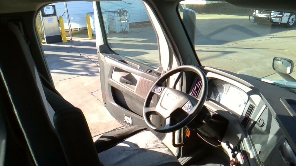 Day Cab Tractor-Heavy Duty Tractors-Freightliner-2019-T12664ST-Forrest City-AR-394,677\n\t\tmiles-$ 46,500 - Image 14