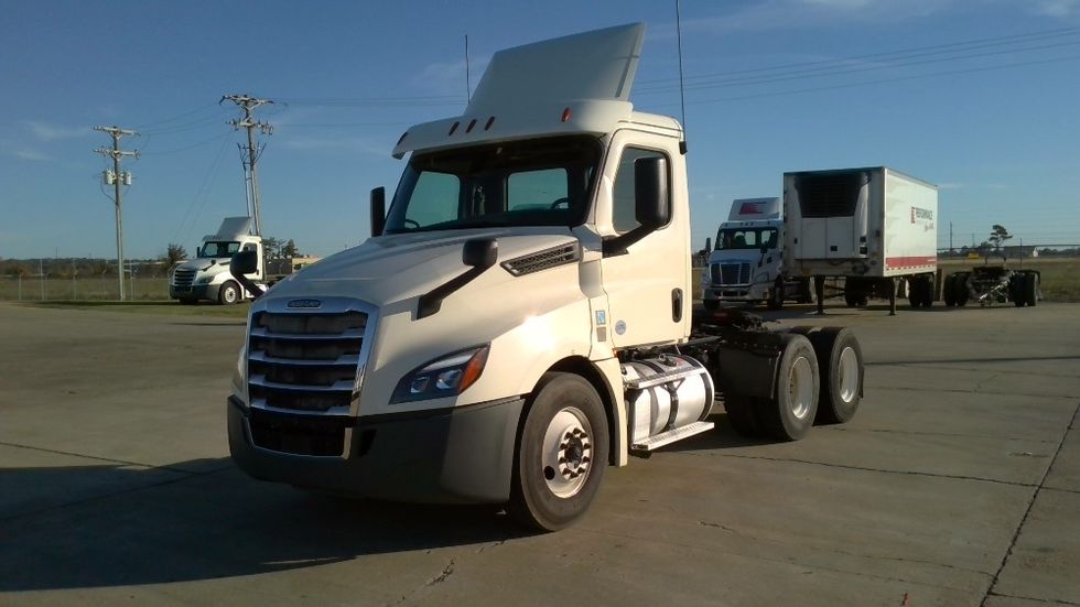 Day Cab Tractor-Heavy Duty Tractors-Freightliner-2019-T12664ST-Forrest City-AR-394,677\n\t\tmiles-$ 46,500 - Image 3